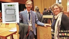 Anwalt Gottfried Forsthuber und Smart-Meter-Rebellin Roswitha Vizvary im Europäischen ...