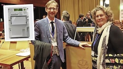 Anwalt Gottfried Forsthuber und Smart-Meter-Rebellin Roswitha Vizvary im Europäischen ...