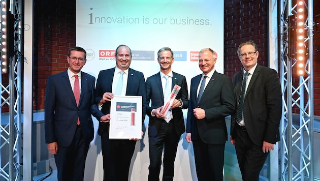 JKU-Rektor und Jury-Leiter Stefan Koch, LH Thomas Stelzer (von rechts) und Landesrat Markus ...