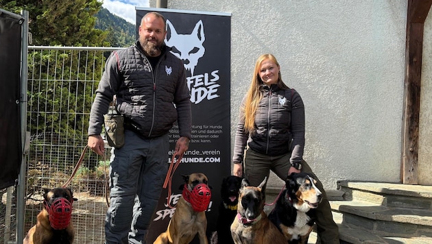 Georg Resch mit Pflegestellenleiterin Miriam Legner und den Teufels Hunden.