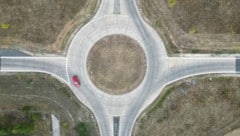 In einem Kreisverkehr (Symbolbild) ereignete sich der Unfall. 