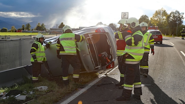Der Unfallwagen überschlug sich.