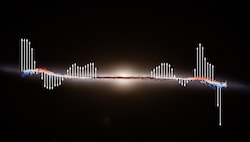 Wie eine galaktische La-Ola-Welle tanzen die Sterne unserer Milchstraße durchs All.