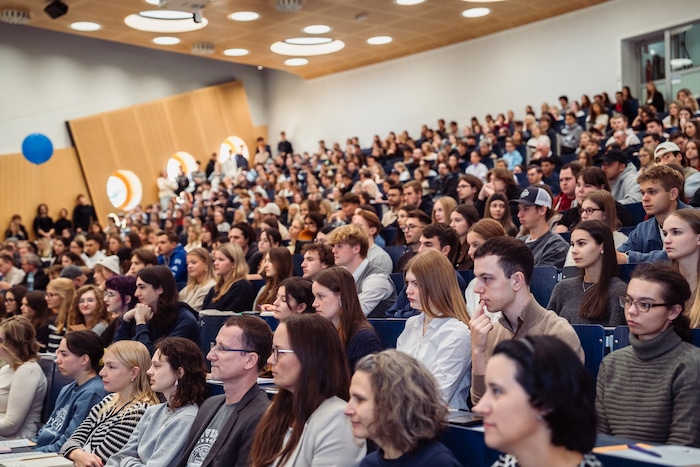 Bei den Welcome Days lernen Erstsemester die AAU und ihre Service- Einrichtungen kennen, knüpfen ...