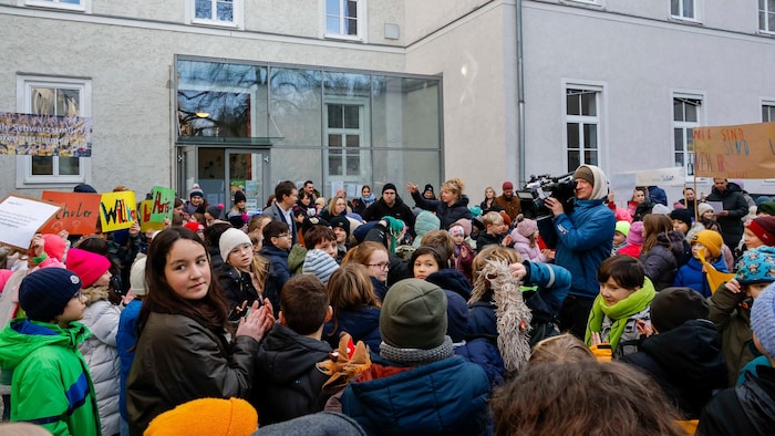 Für den Fortbestand der Schule gab es immer wieder Kundgebungen.