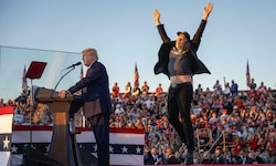 Im Schatten von Donald Trump durchlebte der reichste Mensch der Welt in diesem Jahr ein ...