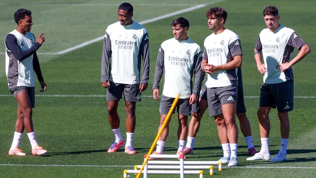 Federico Valverde (re.) steht nach Reals Champions-League-Sieg bei Kairat Almaty im Fokus.
