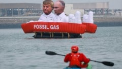 Wladimir Putin und Donald Trump sitzen im selben Boot, wenn es um Geschäfte mit fossilen ...