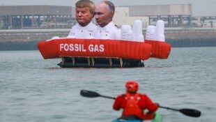 Wladimir Putin und Donald Trump sitzen im selben Boot, wenn es um Geschäfte mit fossilen ...