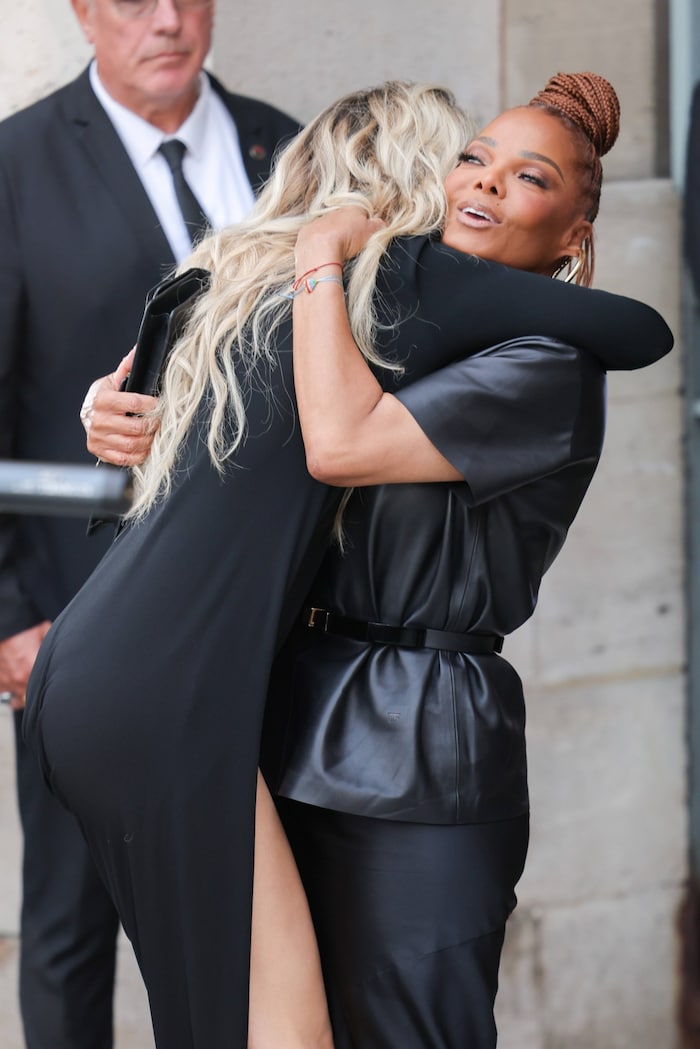 Herzliche Umarmung: Paris Jackson und Janet Jackson