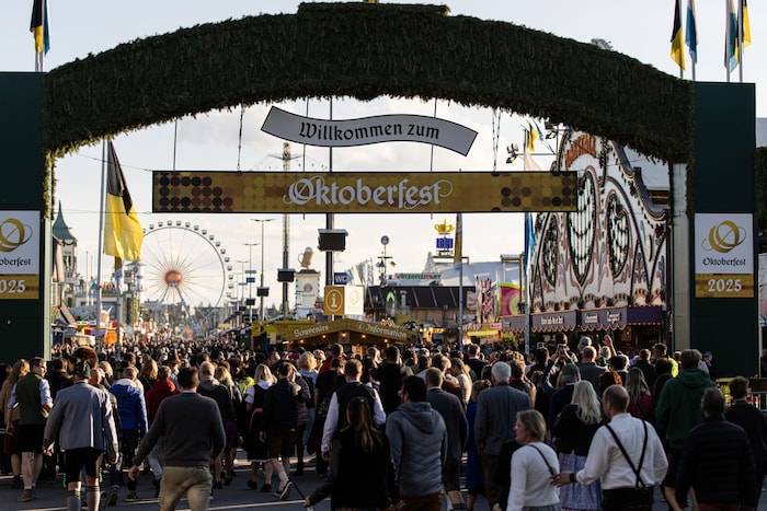 An einem normalen Wochentag besuchten zwischen 200.000 und 250.000 Gäste das Festgelände