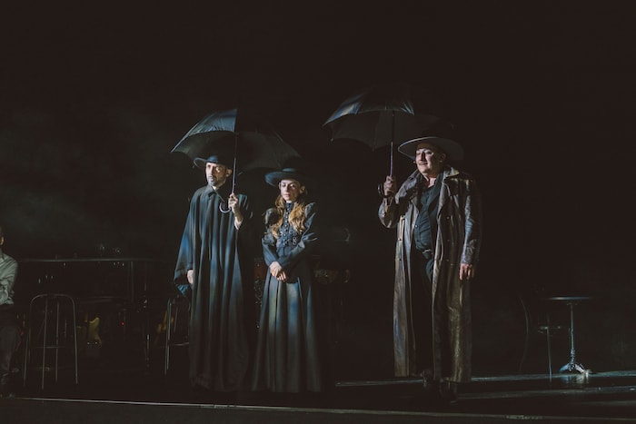 Erinnern sich an Carmen: Escamillo (Stefan Cerny), Micaëla (Julia Edtmeier) und Moralès (Florian ...