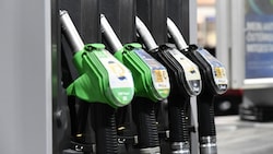 Die Mineralölkonzerne geben niedrige Ölpreise nicht an die Konsumenten weiter.