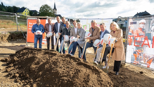 Drei neue Häuser entstehen im Ortszentrum von Köttmannsdorf. Am Mittwoch erfolgte der ...