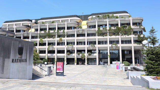 Neo-Finanzstadtrat Thomas Gegenhuber, der sein Büro im Neuen Rathaus hat, gab seinen ...