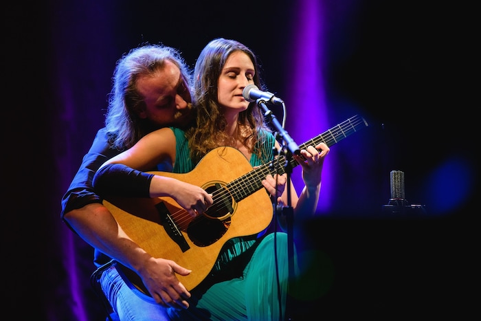Mit seinem Programm „From Intersections to Interwoven“ spielt das Crossover-Gitarrenduo Crossing ...