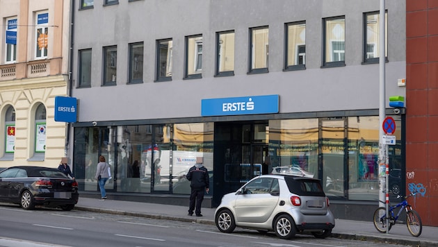 In dieser Bank verübten die Männer den ersten Überfall.