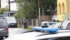 Auf dem Dach dieses Carports wurde das tote Baby entdeckt.