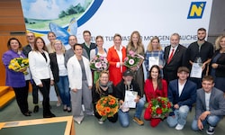 Alle Sieger des NÖ-Tierschutzpreises gemeinsam mit den Laudatoren.