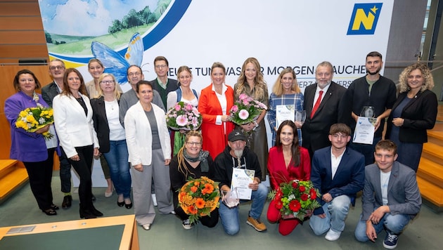 Alle Sieger des NÖ-Tierschutzpreises gemeinsam mit den Laudatoren.
