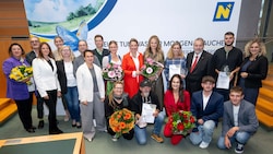 Alle Sieger des NÖ-Tierschutzpreises gemeinsam mit den Laudatoren.