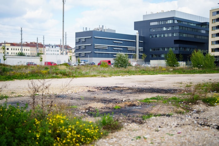 Wo vor Tagen noch die Autos waren, zeigten sich am Donnerstag nur noch letzte Spuren der ...