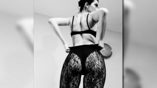 Kendall Jenner macht mit dieser POse Heidi Klum als Strumpfhosen-Modell Konkurrenz.