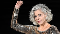 Jane Fonda tritt in die Fußstapfen ihres Vaters Henry Fonda und erweckte eine Protestbewegung ...