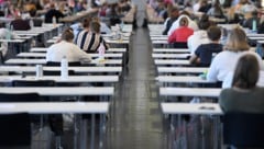 Für das Wintersemester 2025/26 haben 2.748 Personen den Aufnahmetest für das ...