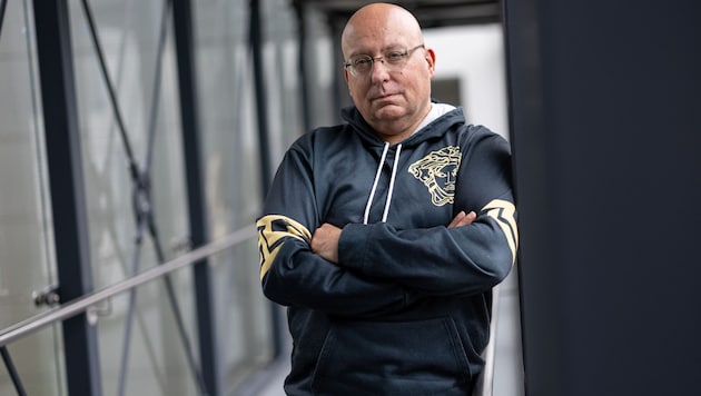 "Hello, I'm Waltraud," the Viennese woman introduces herself.