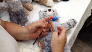 Das Geld wurde in einen Teddybär genäht. (Symbolbild)