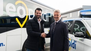 Ab sofort sind Busse mit dem neuen „leopoldi“-Logo im weiten Land unterwegs.