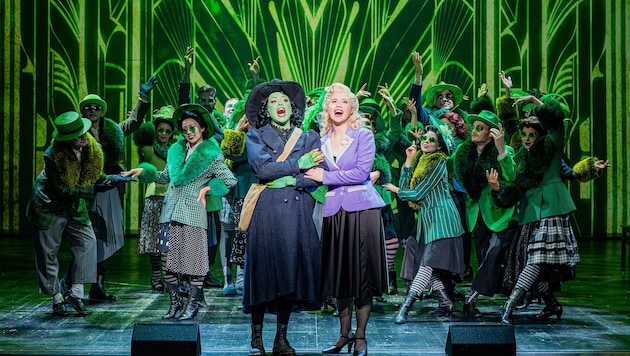 Neo-Direktor Andreas Gergen lässt in Baden die Hexen im Musical „Wicked“ („Böse“) tanzen.