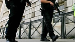 Die Recherchen eines Journalisten lassen kaum ein gutes Haar an so manchem Polizeibeamten in ...