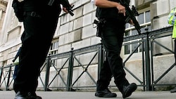 Die Recherchen eines Journalisten lassen kaum ein gutes Haar an so manchem Polizeibeamten in ...