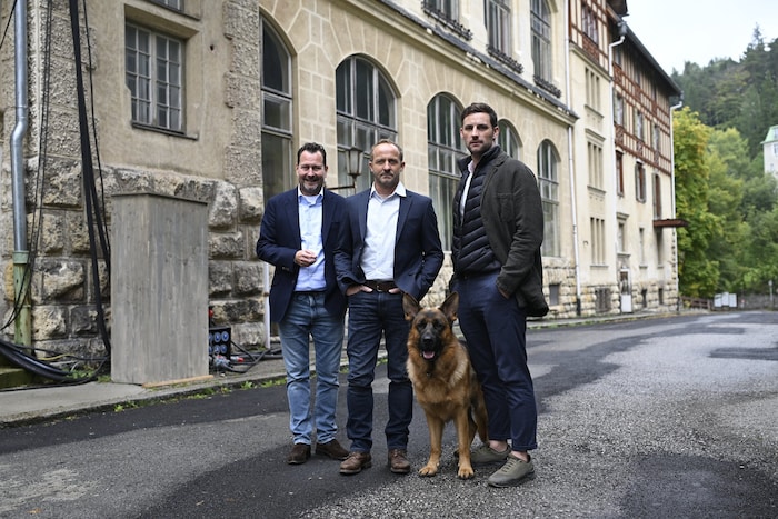 ORF-Niederösterreich-Direktor Hofer besuchte Maximilian Brückner, Ferdinand Seebacher und „Rex“ ...
