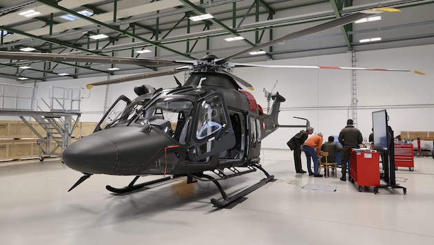 Zwölf neue Leonardo-Hubschrauber nehmen Kurs auf Aigen im Ennstal.