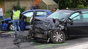 Beide Fahrzeuge wurden bei dem Unfall schwer beschädigt.
