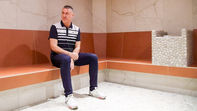 Geschäftsführer Erik Kerwer im nigelnagelneuen Tepidarium.