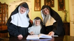 Die letzten drei Augustiner Chorfrauen Rita, Regina und Bernadette lassen sich nicht das Wort ...