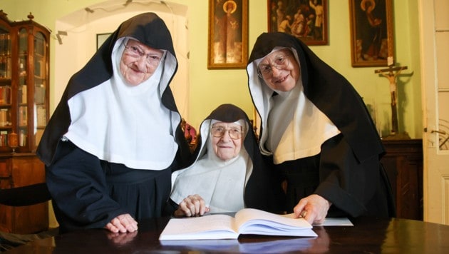 Die letzten drei Augustiner Chorfrauen Rita, Regina und Bernadette lassen sich nicht das Wort ...