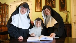 Die drei betagten Schwestern besetzen seit 31 Tagen das Kloster Goldenstein.