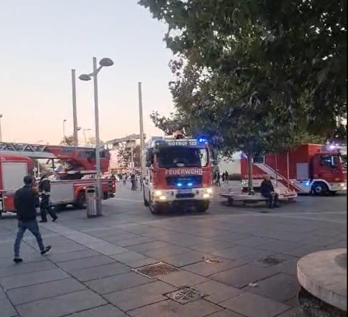 Ein defekter Zug der Wiener U-Bahn-Linie U1 hat am Donnerstagabend für Rauchentwicklung und ...