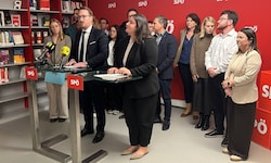 Geschlossenheit demonstrierte die SPÖ rund um Landesparteivorsitzenden Philipp Wohlgemuth und ...