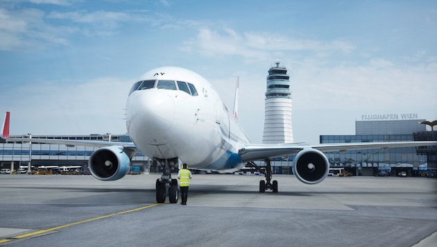 Die klimaschädlichen Emissionen des Flugverkehrs haben im ersten Halbjahr 2025 einen neuen ...