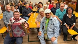 Beim Fantreffen stimmten sich Band mit Anhang auf die Gaudi in Kroatien schon einmal ein.