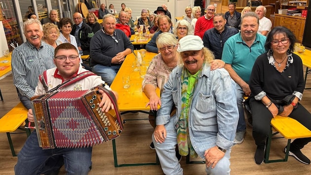 Beim Fantreffen stimmten sich Band mit Anhang auf die Gaudi in Kroatien schon einmal ein.