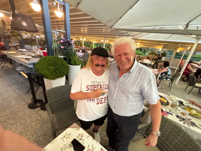 Charly Kaiser und Veldens Gastro-Urgestein Anton Wrann.