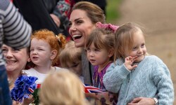 Prinzessin Kate musste sich bei herzigen Mini-Prinzessinnen für ihren neuesten Look ...