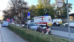 Der Lenker kam mit Notarztbegleitung ins Spital.
